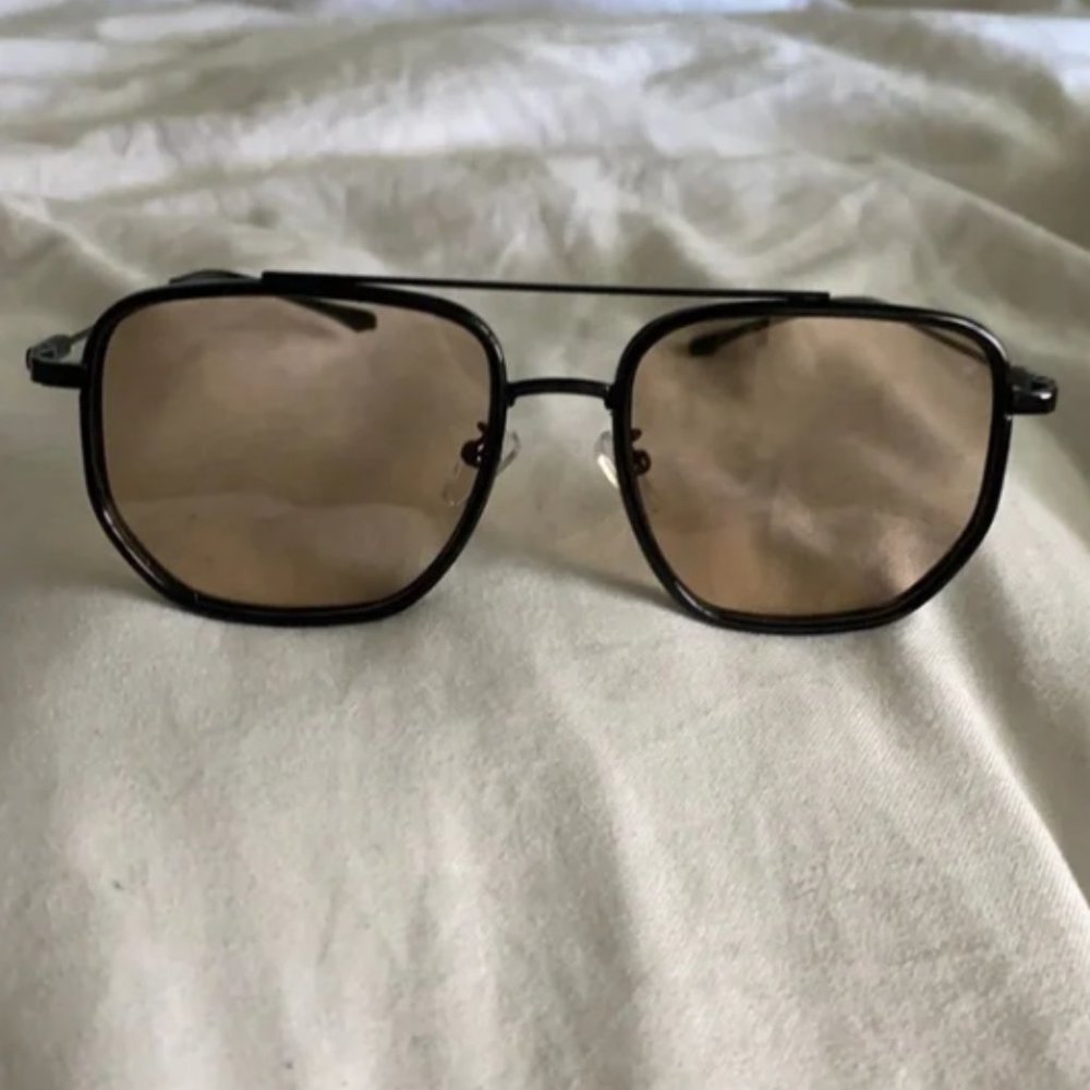 Large aviator sunglasses